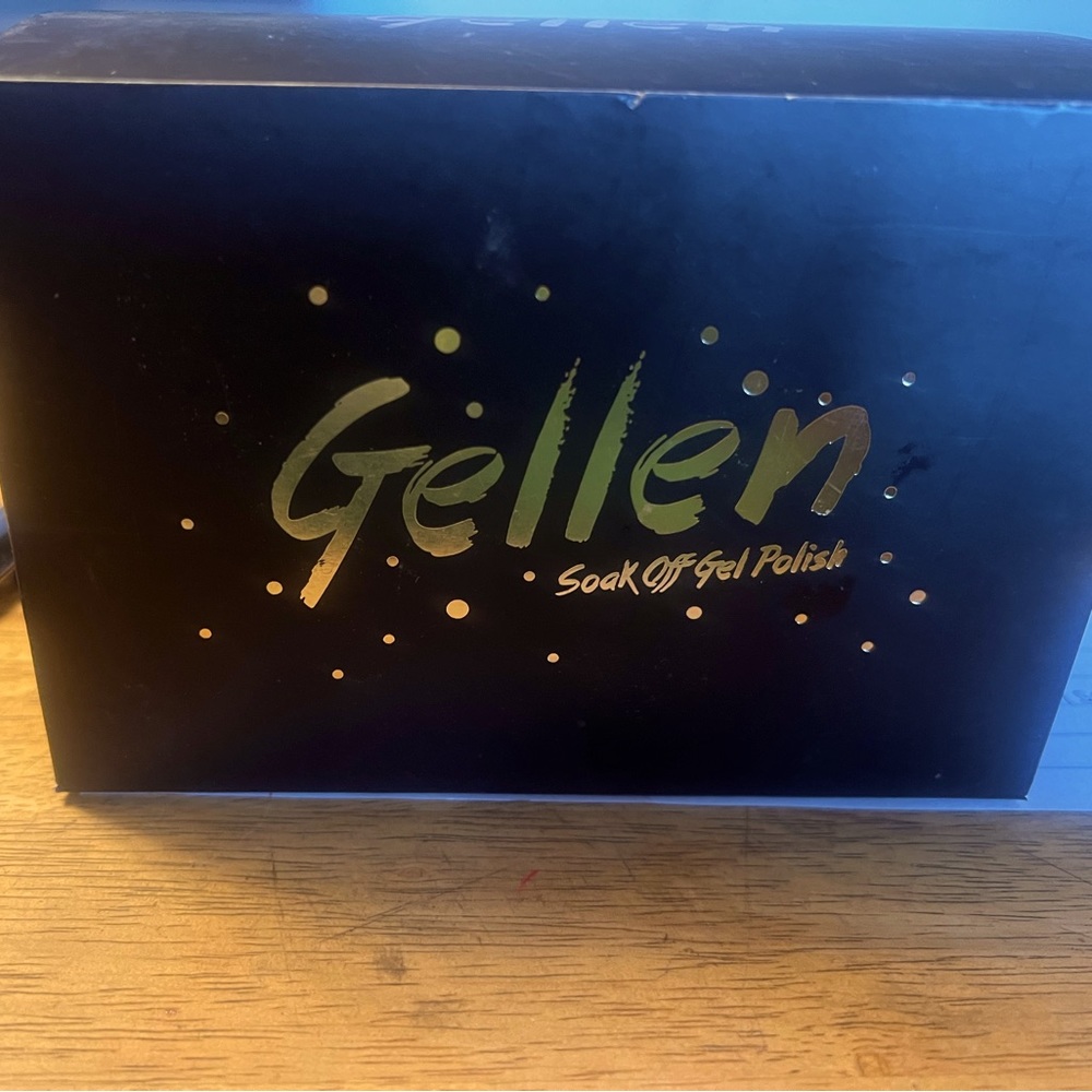 Gel polish box set. Used to swatch. Requires a uv/led light to set.